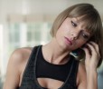 Apple Music, è Taylor Swift la protagonista "distratta" di una nuova promo ironica