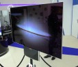 Skyworth mostra un TV OLED dotato di un display su ciascun lato