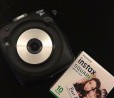 Fujifilm instax SQUARE: prime immagini ufficiose della fotocamera istantanea