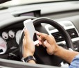 Patente sospesa con cellulare alla guida: la proposta del Governo