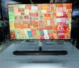LG mostra in video l'unboxing del TV OLED ultra-sottile W7 da 77" e 20.000€