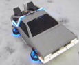 Un quadricottero radiocomandato a forma della DeLorean di Ritorno al Futuro (video)