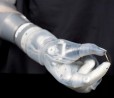 Realizzato l'incredibile braccio artificiale "Luke", che permette di maneggiare anche le uova (video)