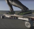 A 95.8 km/h su uno skateboard elettrico, è record mondiale!