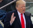 Trump: Apple ha promesso di costruire tre grandi impianti negli USA