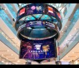 LG realizza un'installazione con 70 pannelli OLED curvi