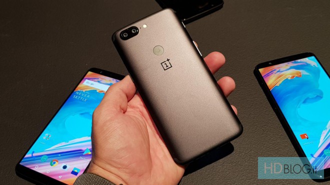 OnePlus 5T: LIVE batteria dalle ore 7:30 - image id726108_1 on https://www.zxbyte.com